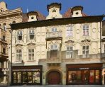 hotel-u-zlateho-jelena-building2